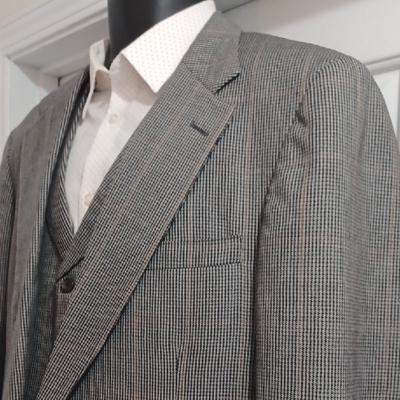 Classic Custom Men's Plaid Gray 3-Piece Suit, 42L / 36W x 32L - Picture 7 of 16